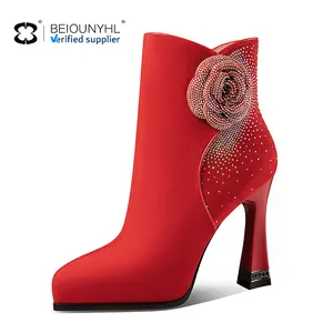 Personalizado Diamantes coloridos Flower Decor Shoes Saltos altos Chunky Round Toe Mulheres Botas curtas Side Zipper Mulheres Ankle Booties