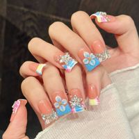 Uñas postizas acrílicas europeas y americanas de media cubierta con diseño de pico de pato tallado, con pegamento para uso en los dedos.