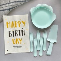 Ensemble de vaisselle jetable moderne Hongyouchang en forme de goutte d'eau, couteau, fourchette, assiette en plastique, combinaison de vaisselle pour fête d'anniversaire avec plateau