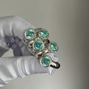 Bague en argent pur S925 pour femme, faite à la main, motif martelé, style antique de luxe, incrustation de diamant vert menthe, hémisphère Palaiba - Product Image 1