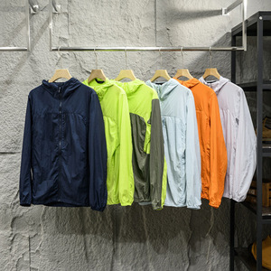 Veste Coupe-Vent Légère d'Été Décontractée Unisexe pour Homme et Femme Vêtement d'Extérieur à Capuche et Col Montant avec Fermeture Éclair Protection Solaire pour Couple - Product Image 2