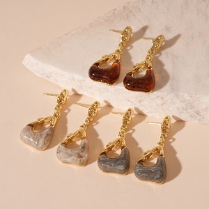 Pendientes de gota de mujer con temperamento de nicho Retro de gama alta con aguja de plata de resina geométrica Irregular en forma de bolsa regalo - Product Image 2