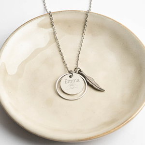 Collana personalizzata con medaglioni di piume incise collana personalizzata <span class=keywords><strong>mamma</strong></span> <span class=keywords><strong>gioiello</strong></span> madrina regalo di nascita regalo per la <span class=keywords><strong>festa</strong></span> <span class=keywords><strong>della</strong></span> <span class=keywords><strong>mamma</strong></span> - Product Image 4