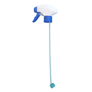 Spruzzatore bianco blu con grilletto e ugello lungo per pulizia e giardinaggio - Product Image 2