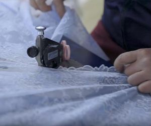 Erkoumi <span class=keywords><strong>blanc</strong></span> luxe broderie paillettes suisse Voile dentelle garnitures pour robe de mariée accessoires Lingeries ensembles robes - Product Image 6