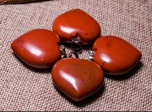 Pendentifs en pierre précieuse jaspe rouge en forme de cœur, pierres naturelles polies, bijoux pour la Saint-Valentin, artisanat sur le thème de l'amour - Product Image 4