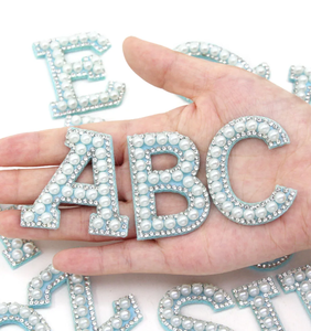 <span class=keywords><strong>Parches</strong></span> de Letras de la A a la Z <span class=keywords><strong>con</strong></span> Perlas, Base Azul, <span class=keywords><strong>Parches</strong></span> de Diamantes de Imitación <span class=keywords><strong>para</strong></span> <span class=keywords><strong>Ropa</strong></span>, Cristal Transparente, Adornos de Perlas Blancas <span class=keywords><strong>para</strong></span> Coser en Sombreros - Product Image 2