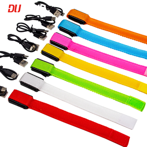 Brazalete DE SEGURIDAD intermitente LED para corredores ciclistas, pulsera de Velcro recargable por USB con ajuste ajustable y diseño de luz reflectante - Product Image 6