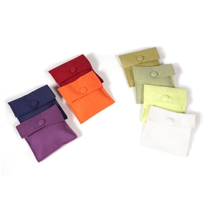 Bolsa de terciopelo disponible en varios colores para joyería, bolsa vertical, mini bolsa cosmética portátil - Product Image 3