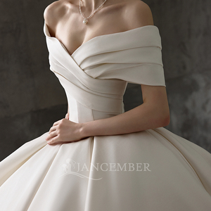 Robe de mariée élégante Lsgz07 en satin ivoire, épaules dénudées, plissée, style minimaliste, Jancemebr - Product Image 2