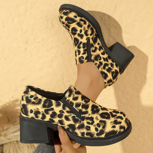 Escarpins à enfiler pour femme, imprimé léopard, grande taille, talons hauts, semelle épaisse, bout rond, style européen et américain, collection automne - Product Image 2