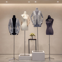 Mannequin de luxe en velours pour femme avec bras articulés en métal chromé, buste demi-corps pour vitrine de boutique de mariée