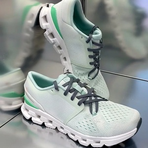 Zapatos Deportivos Casuales Unisex de Alta Calidad Cloud 5 Transpirables Ultraligeros con Aumento de Altura Resistentes al Desgaste de Caña Baja para Correr al Aire Libre - Product Image 5