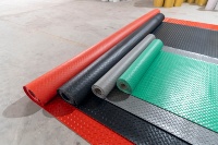 Garage PVC-Münzmuster-Bodenbelag Rolle Hochbelastbar Rutschfeste Gummi-Münzoberfläche für Anhänger Van Schuppen Hütte Universell