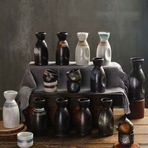 Ensemble de pots à saké en céramique peints à la main de style japonais avec logo personnalisé pour la maison, les restaurants et le commerce - Product Image 3