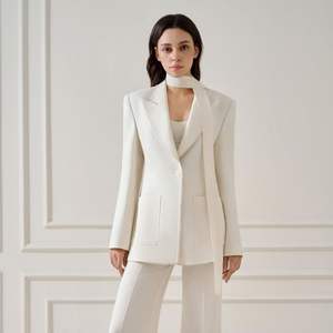 Blazer Femme Jacquard Sable de Bonne Qualité à Manches Longues Coupe Droite Contemporaine à Simple Boutonnage de VN - Product Image 2