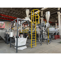 Ligne de recyclage de plastique HDPE pour conteneurs de lait, shampoing et détergent post-consommation, capacité 3000 kg/h, avec broyage, lavage et séchage des bouteilles