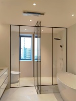Partisi Kaca Shower Tipe T Desain Minimalis Pintu Geser Pemisah Area Basah Kering untuk Kamar Mandi Hotel Villa Modern