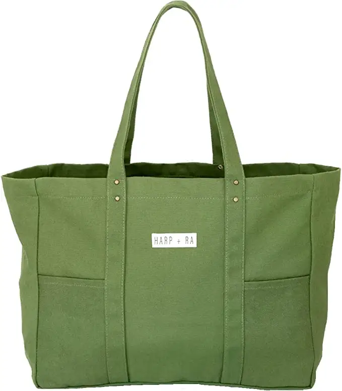 La grande borsa alla moda incontra la sostenibile con una borsa a tracolla riutilizzabile in cotone organico per donna con tasche pratiche