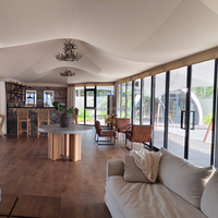 Tente de glamping de luxe sur mesure, grande capacité, pour salle de réception avec mobilier