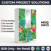 Lemari Pakaian Logam dengan Cermin 3 Pintu Motif Bunga Hibiscus Tropis Lemari Baja Struktur Bongkar Pasang Perabot Kamar Tidur