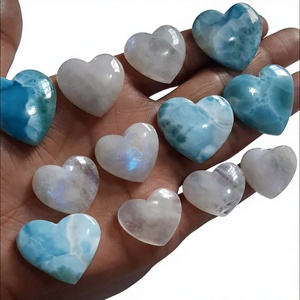 Assortiment de cabochons en forme de cœur en larimar et pierre de lune arc-en-ciel pour la fabrication de bijoux, vente en gros - Product Image 1