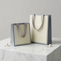 Sac cadeau en papier imprimé sur mesure, sac à main en papier de luxe pour l'emballage de bijoux, sac fourre-tout personnalisé avec logo pour bijouterie