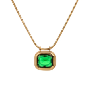 Collar chapado en oro de 18 quilates de estilo vintage con colgante de piedras preciosas artificiales con incrustaciones de acero de titanio cuadrado Esmeralda accesorio de moda - Product Image 4