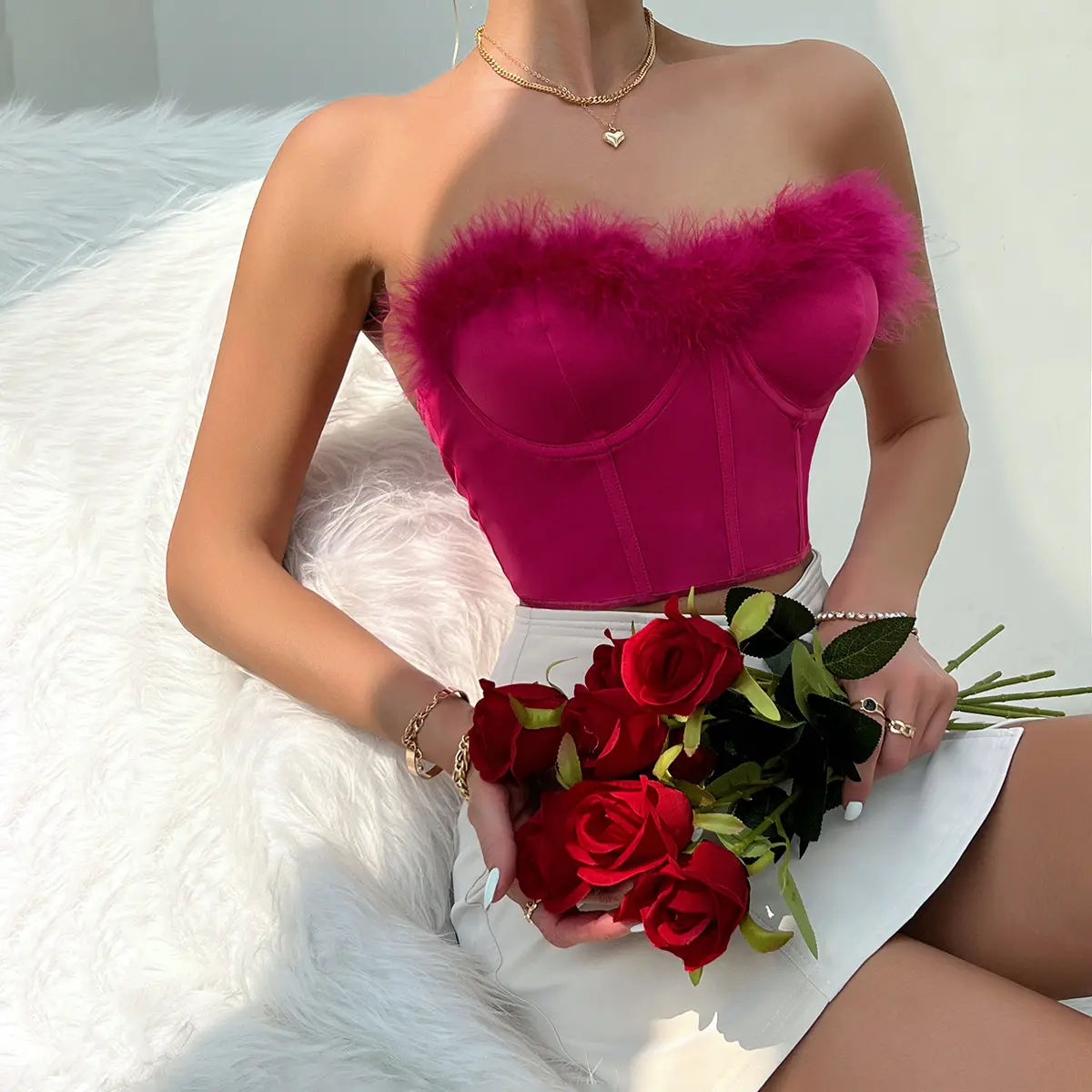 गर्मियों की महिलाओं के कपड़े लाइट रोसी फर फ्फ्फी ओस्ट्रिक फेदर ब्रा शीर्ष महिला बुसियर्स कॉर्सेट टॉप