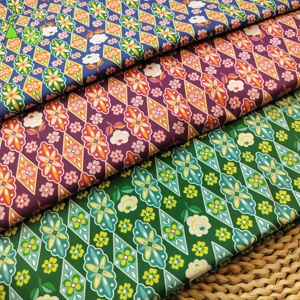 Tessuto in Cotone 100% di Alta Qualità con Stampe Colorate e <span class=keywords><strong>Motivi</strong></span> Anni '80 per Abiti - Product Image 5