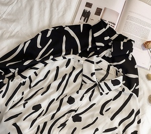 Nuova Moda Primaverile: Camicetta Larga con Stampa Graffiti per Donne, <span class=keywords><strong>Cardigan</strong></span> a Maniche Lunghe con Bottoni e Colletto, Abbigliamento Casual - Product Image 5