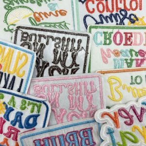 Patchs brodés personnalisés en fer à repasser avec des mots en anglais pour la décoration des vêtements, des chapeaux et des sacs - Product Image 4