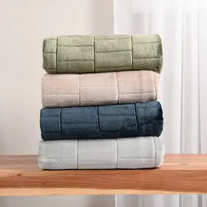Novo material fábrica Fibras recicladas Eco-Friendly flanela fleece Coral tira sólida Premium Comfort RPET Blanket para cama ou sofá