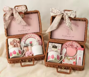 Coffret <span class=keywords><strong>Cadeau</strong></span> Promotionnel Fête des Mères : Serviette, Parfum, Bougie, Mug, Couverture – Luxe Personnalisé pour Femme, Relaxation Spa en Nylon - Product Image 1