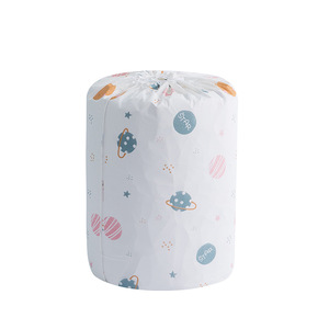 Bolsa para Edredones Simple y Resistente al Polvo con Cierre de Cordón, Rectangular, para Almacenamiento en el Dormitorio, con Diseño de Plumas y Margaritas - Product Image 5