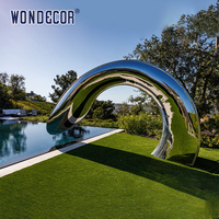 Toboggan aquatique en acier inoxydable 316 poli miroir, sculpture de piscine extérieure, élément aquatique de luxe pour piscine