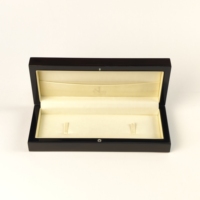 Boîte à bijoux en bois plaqué haute brillance avec doublure en microfibre beige, logo personnalisé pour collier long, bracelet, emballage cadeau de luxe pour bijoux