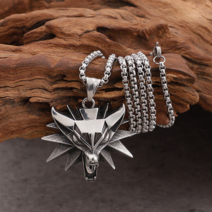 Collana da Uomo con Ciondolo a Forma di Testa di Lupo in Acciaio al Titanio Stile Punk The <span class=keywords><strong>Witcher</strong></span> <span class=keywords><strong>3</strong></span> Commercio Estero AliExpress - Product Image 2