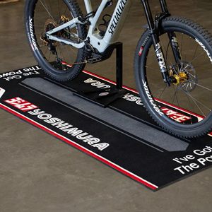 Tapis de moto imprimé personnalisé revêtement de <span class=keywords><strong>sol</strong></span> de garage en caoutchouc LOGO moto 100% fibre de nylon avec support en caoutchouc tapis de <span class=keywords><strong>porte</strong></span> logo de vélo - Product Image 1