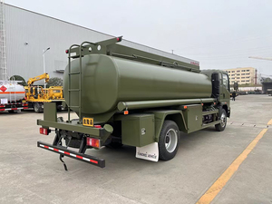 Personnalisation de l'exportation HOWO 4X2 RHD Driver 8000 litres <span class=keywords><strong>camion</strong></span>-<span class=keywords><strong>citerne</strong></span> de carburant avec 4 compartiments deux distributeurs de ravitaillement - Product Image 3