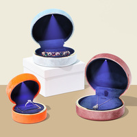 Boîte à bijoux en velours de haute qualité avec logo personnalisé, boîte à bagues avec lumière LED pour bagues, pendentifs, bracelets, boîte de rangement pour bijoux, boîte cadeau