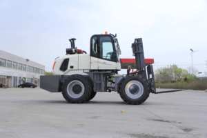 Carretilla elevadora diésel todoterreno de 5 toneladas con motor intercambiable, carretilla elevadora industrial 4WD - Product Image 4