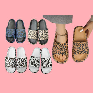 Nueva Llegada Mujeres Tendencia Diapositivas Planas Ligero Estampado <span class=keywords><strong>de</strong></span> leopardo Nube Cojín Diapositiva Sandalia Estampado <span class=keywords><strong>de</strong></span> leopardo Nube Sandalia Diapositiva - Product Image 1