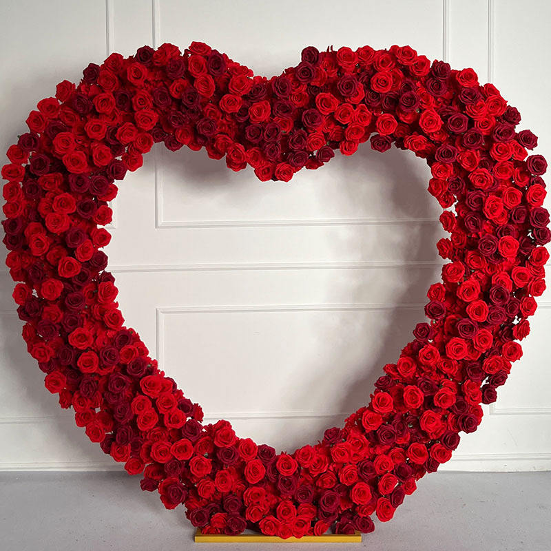 Version épaissie de 2,2*2,2 m de l'arche rouge en forme de cœur