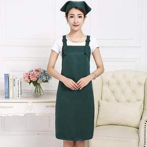 Tablier vert foncé réglable avec double bretelles pour usage en restaurant et bar, en polyester, imperméable et résistant à l'huile - Product Image 1