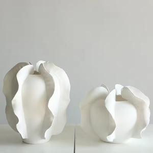 Nouveau vase en céramique de style nordique créatif, blanc, moderne, petit, décoration d'intérieur, design rustique de luxe, finition mate, vase à fleurs pour table - Product Image 1