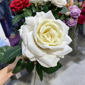 H-741 Rosa Artificiale in Velluto con Testa Grande da 15cm, Fiore in Velluto Rosso o Rosa per Decorazione Casa - Product Image 2