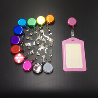 Porte-badge en plastique ABS multicolore en gros avec enrouleur rétractable en PVC pour cartes d'identité