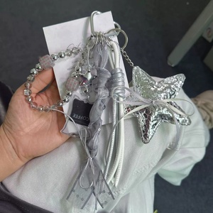 Llavero de lujo personalizable para mujer, dijes para bolso, decoración para llaves de coche para niñas, cadena de pulsera de cuentas hecha a mano para teléfono, llavero de PU con forma de croissant - Product Image 6