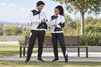 Ensemble veste et pantalon d'entraînement de football personnalisés, coordonnez les couleurs du club et les graphiques des panneaux avec les noms pour votre liste de joueurs